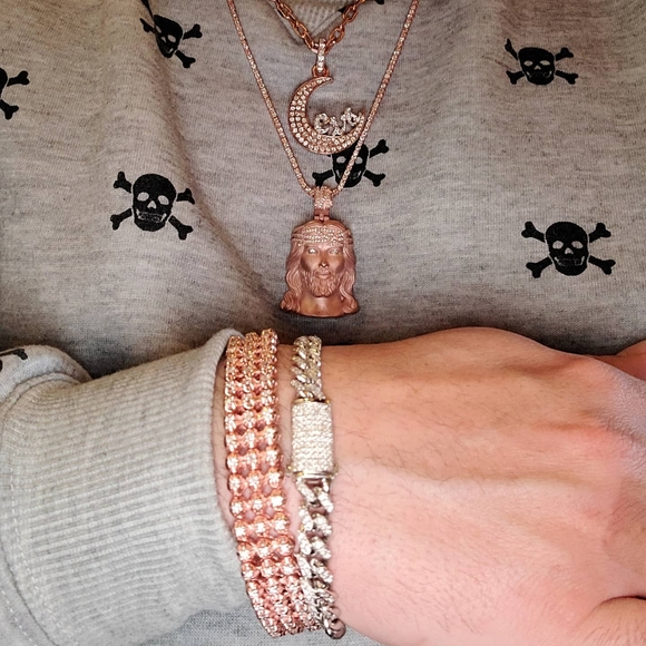 14kt Jesus with diamond vvs - Picture 6 of 6